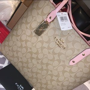 Coach purse used once in great condition has been put away
